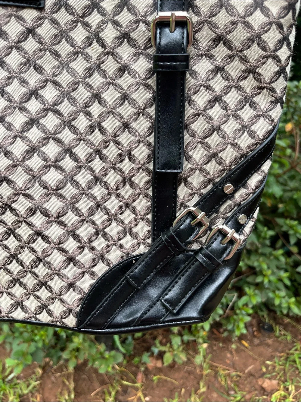 Dana Buchman stylish black